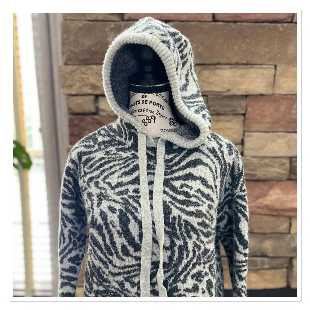 LOU & GREY Zebra Print Women's Hoodie Sweater - Picture 8 of 12
